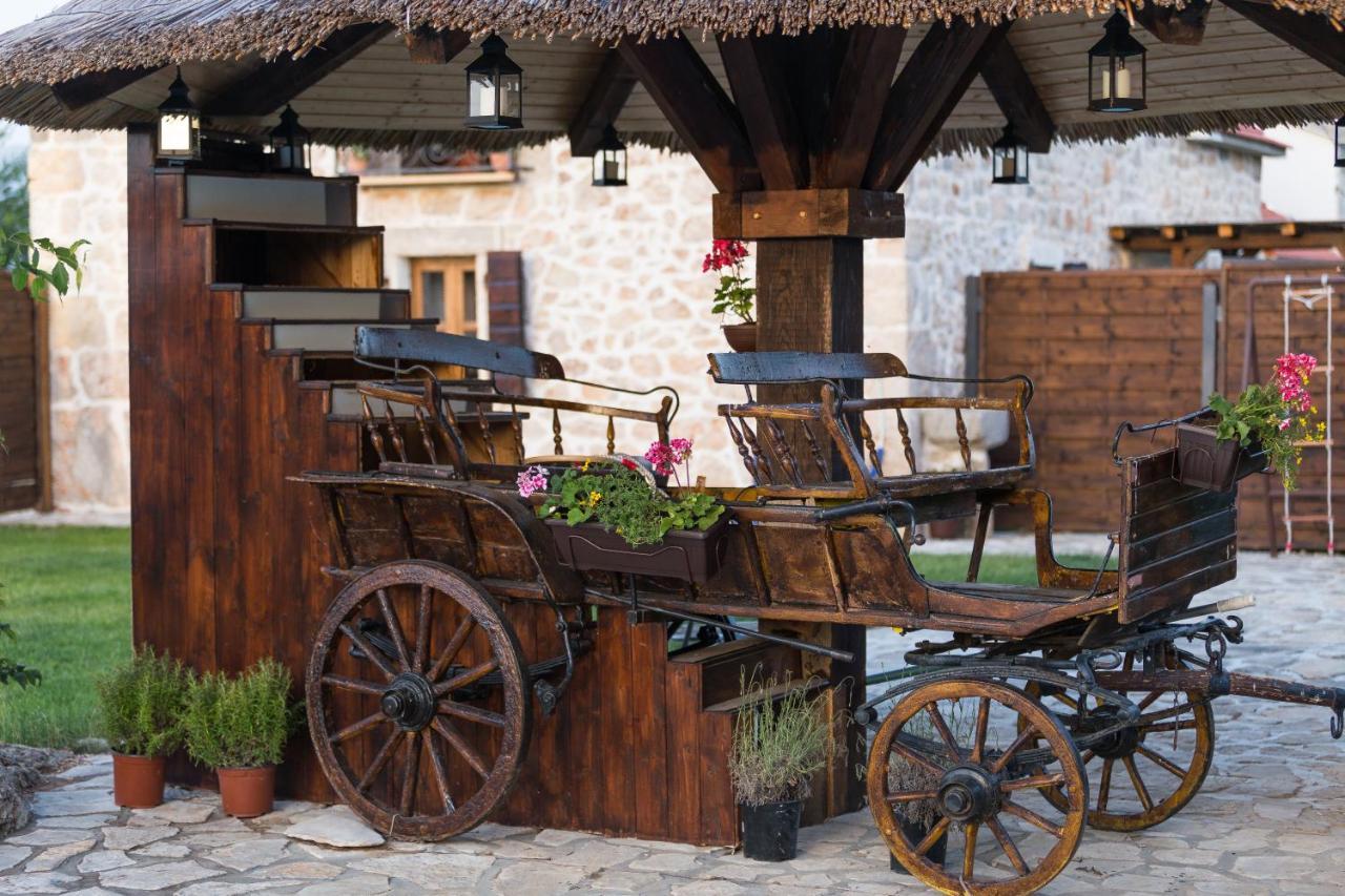 Kuca Za Odmor Joko I Jeka Villa Bogatic Ngoại thất bức ảnh