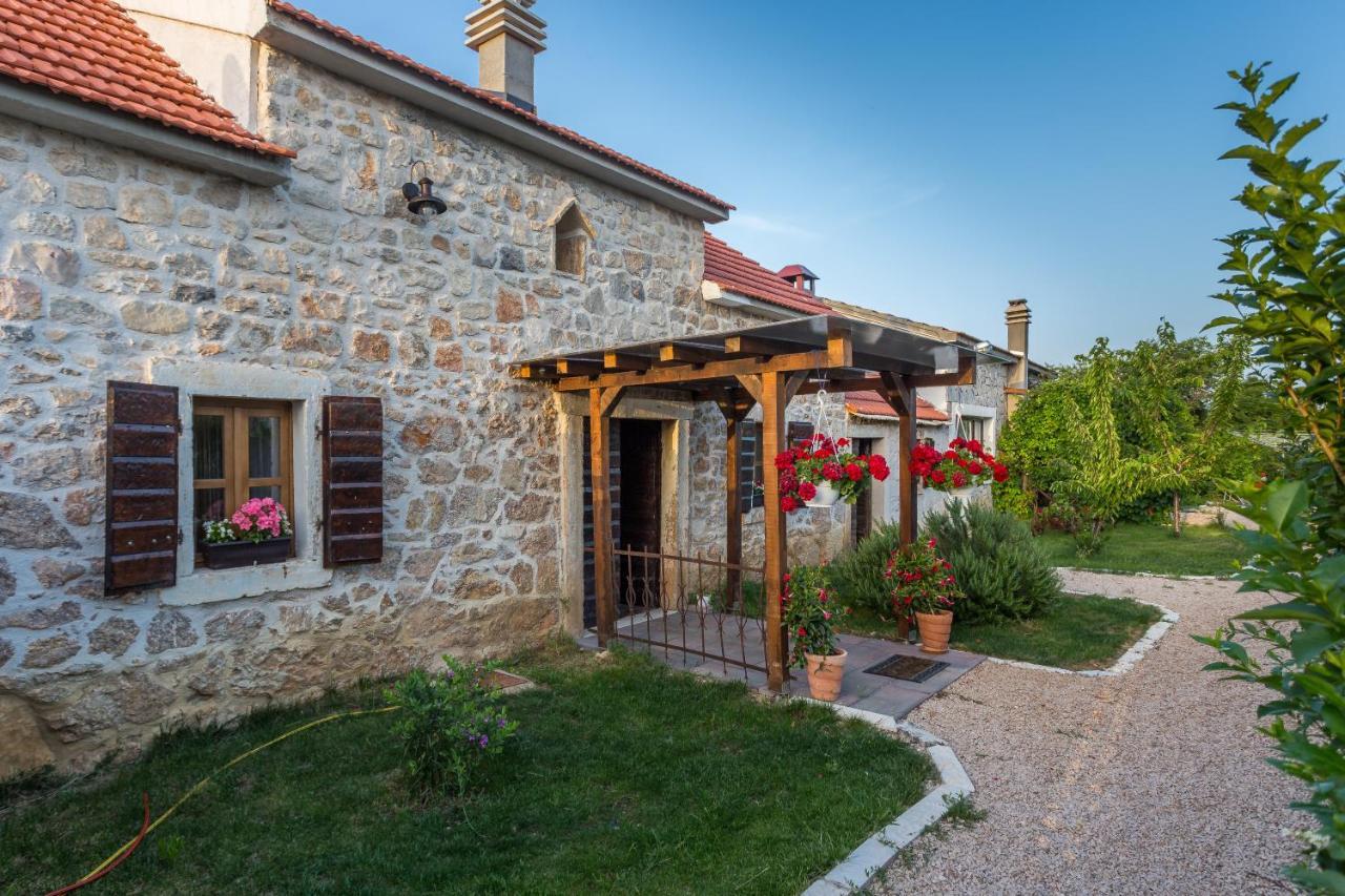 Kuca Za Odmor Joko I Jeka Villa Bogatic Ngoại thất bức ảnh