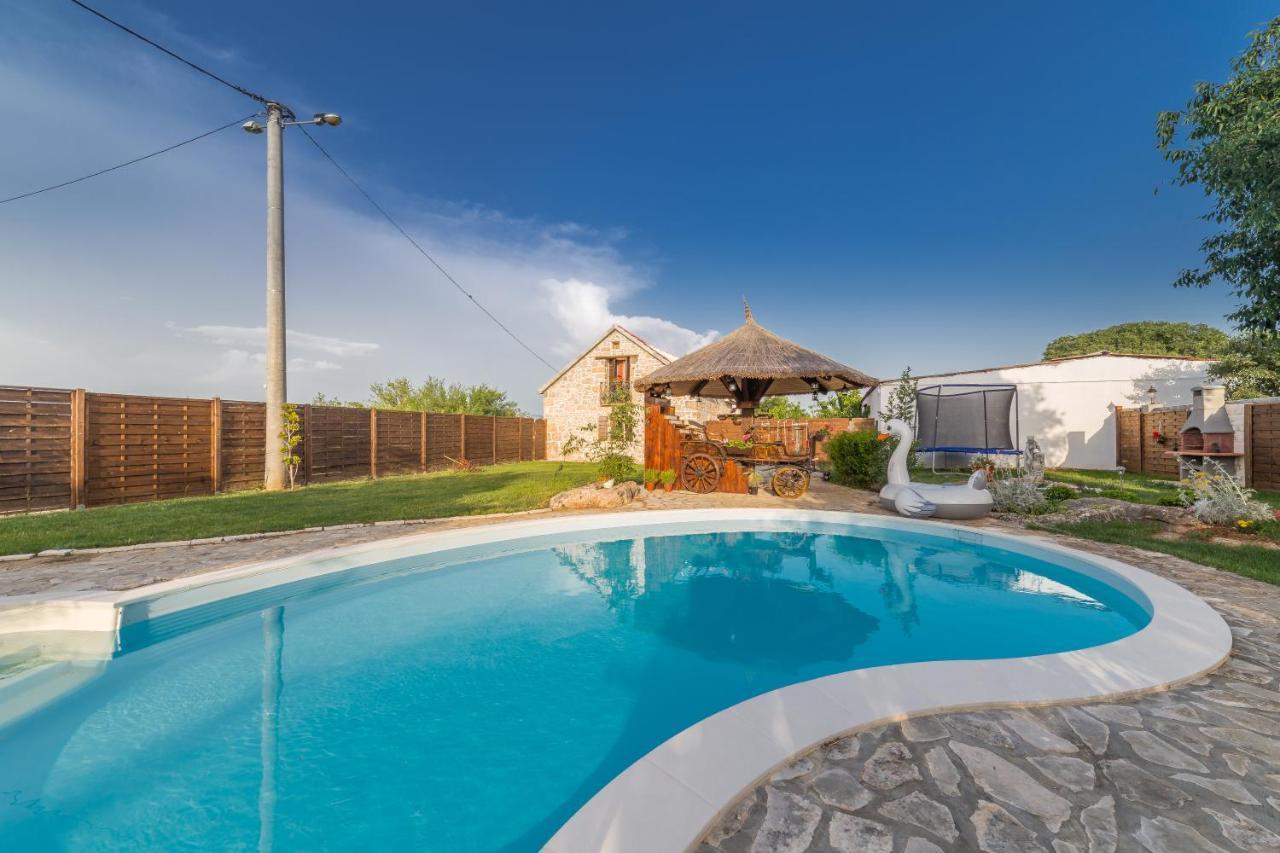 Kuca Za Odmor Joko I Jeka Villa Bogatic Ngoại thất bức ảnh